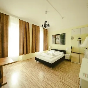 Hotel California, Vienna