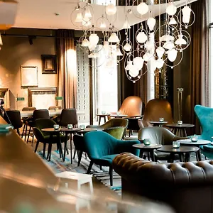 https://motel-one-amsterdam-waterlooplein-valkenburgerstraat-72-106.amsterdamhotelsnl.com