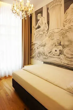 Room 55 Wien 3*,